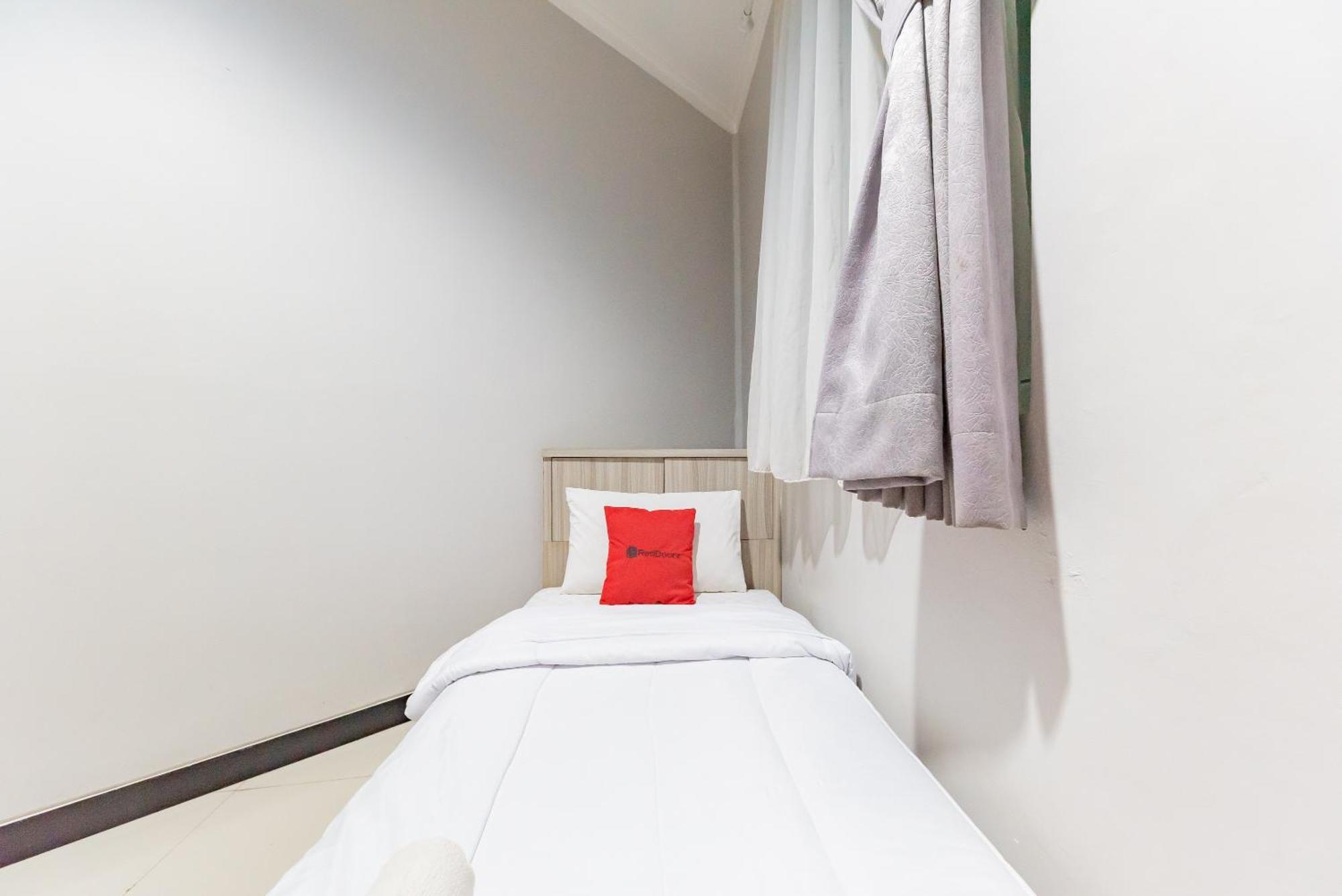 Reddoorz Near Botani Square Mall Bogor Kültér fotó