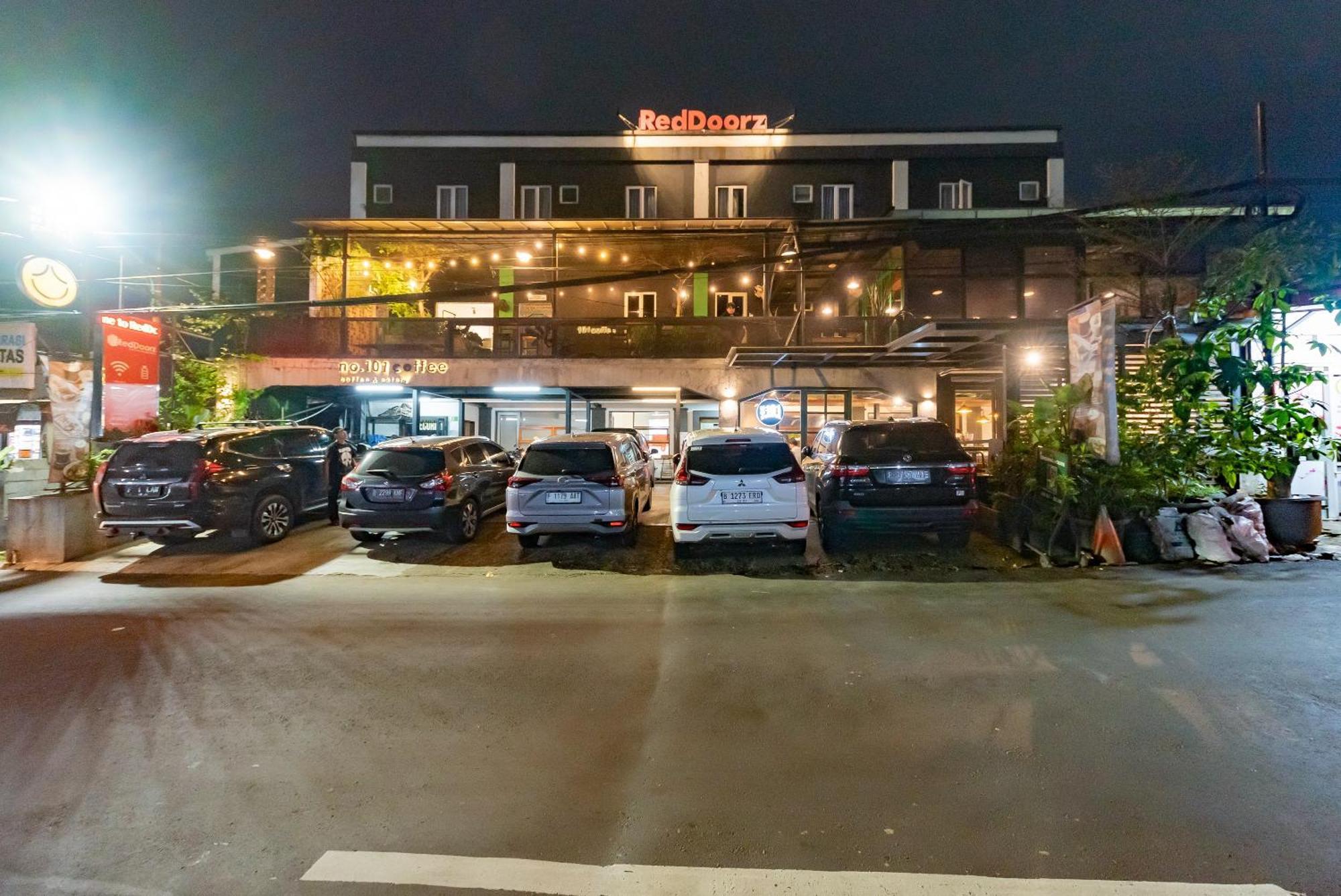 Reddoorz Near Botani Square Mall Bogor Kültér fotó
