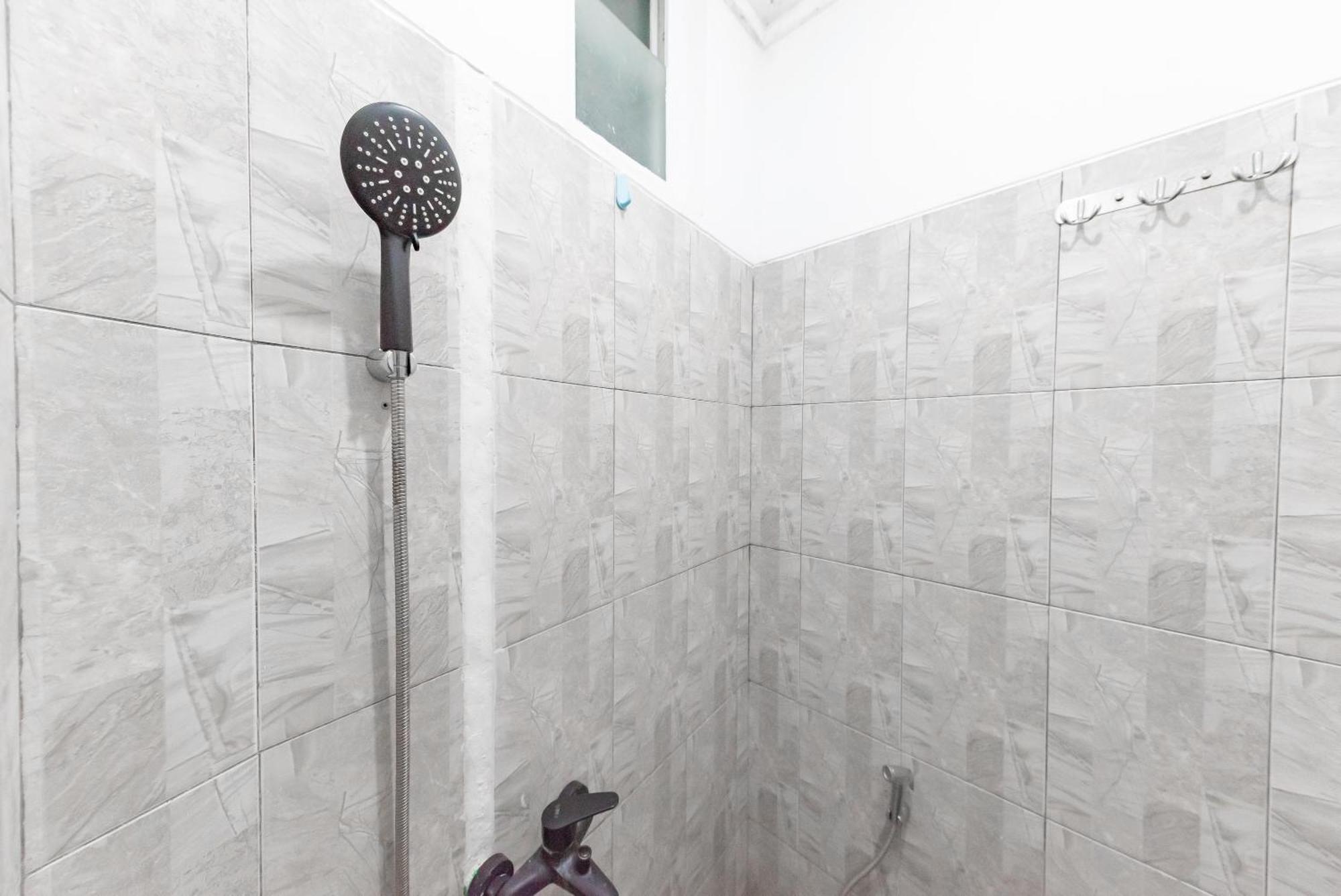 Reddoorz Near Botani Square Mall Bogor Kültér fotó